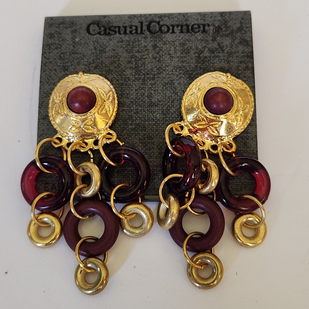 VTG Casual corner clip-on Goldtone & Wine Color Dangle Earrings
